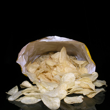 Wat ik nou graag wil weten: mag een chipszak wel of niet bij het pmd?